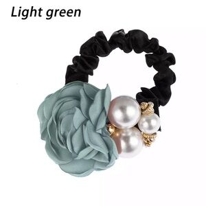 Elegant hair tie with flower and faux Pearls.NWT
